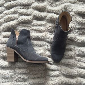 Women's Express Gray Suede Ankle Block Heel Boots Size 7